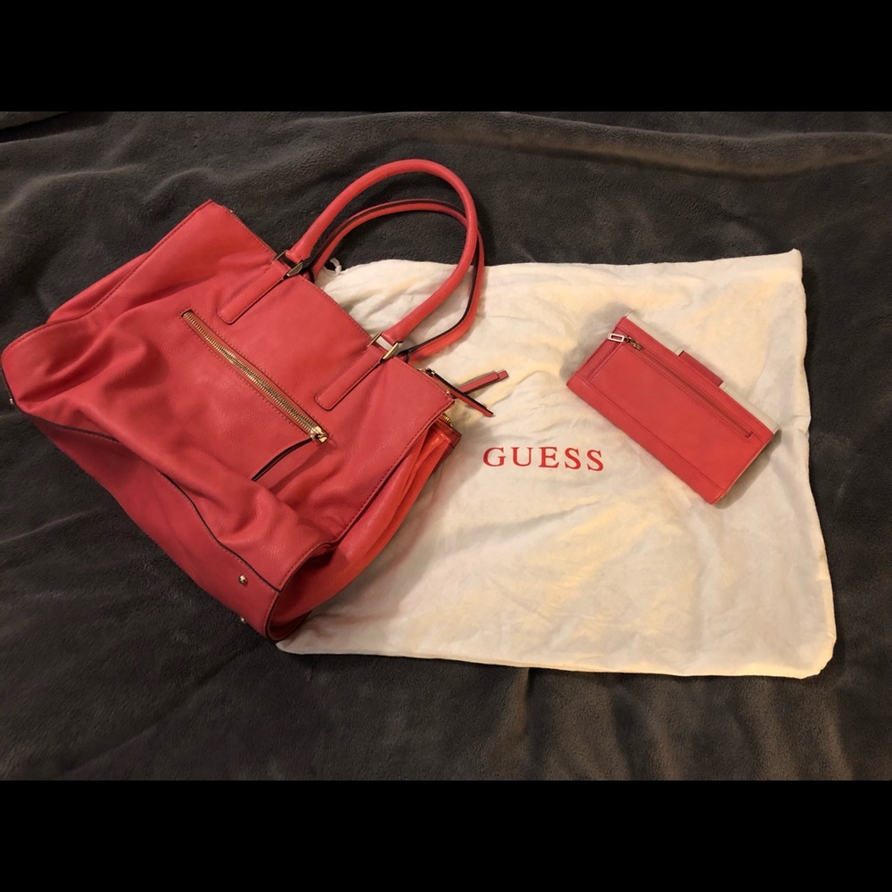Guess handbag - Picture 2 of 2